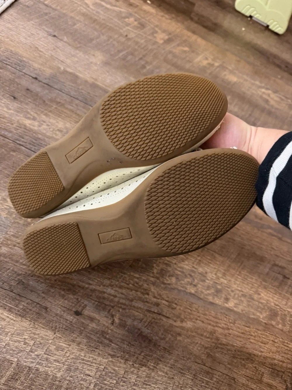 Cliffs by WHITE MOUNTAIN Cream Perforated Ballet Flats with Bow - Picture 4 of 6